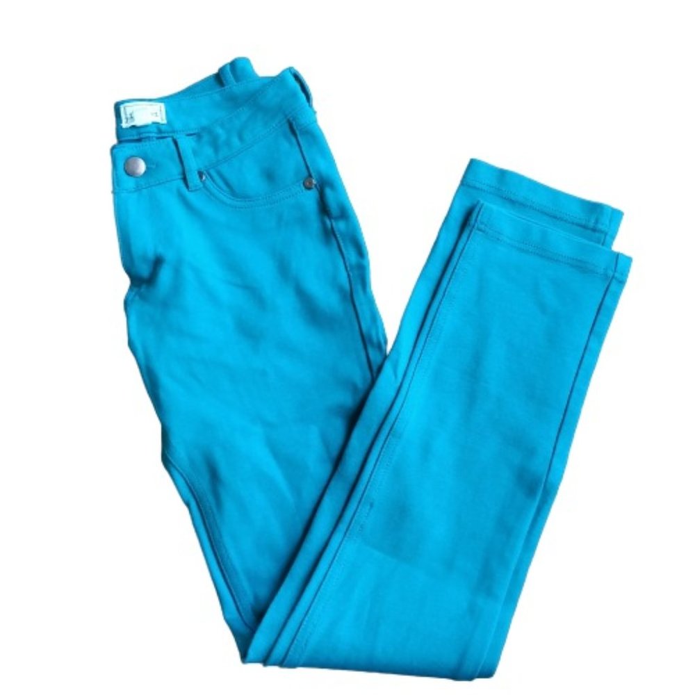 Green Skinny Pants with a lot of stretch, low rise.